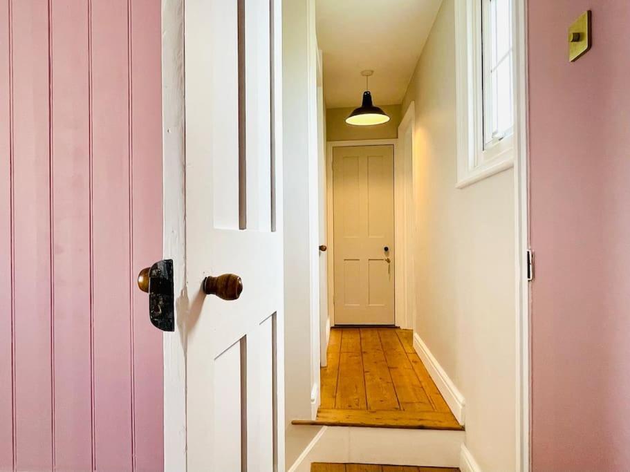 Northdene Cottage - Cosy Old Fisherman'S Cottage Two Mins From Sea - Free Parking - Wood Burning Stove - Roll Top Bath - Dog Friendly Дил Экстерьер фото
