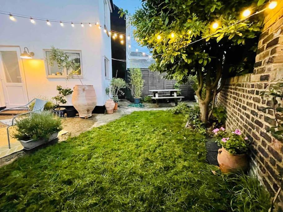 Northdene Cottage - Cosy Old Fisherman'S Cottage Two Mins From Sea - Free Parking - Wood Burning Stove - Roll Top Bath - Dog Friendly Дил Экстерьер фото
