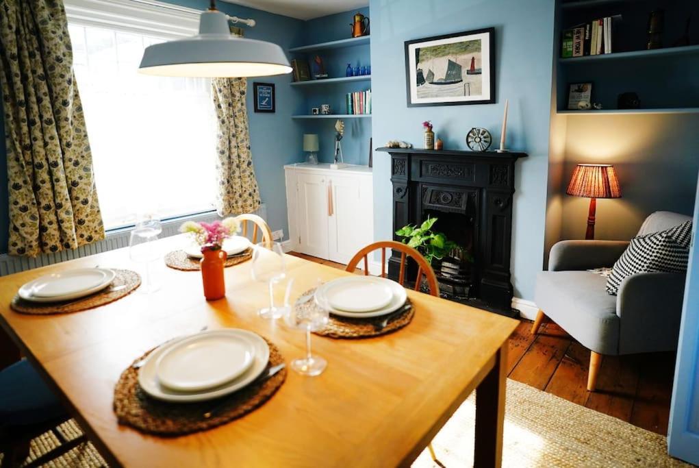 Northdene Cottage - Cosy Old Fisherman'S Cottage Two Mins From Sea - Free Parking - Wood Burning Stove - Roll Top Bath - Dog Friendly Дил Экстерьер фото