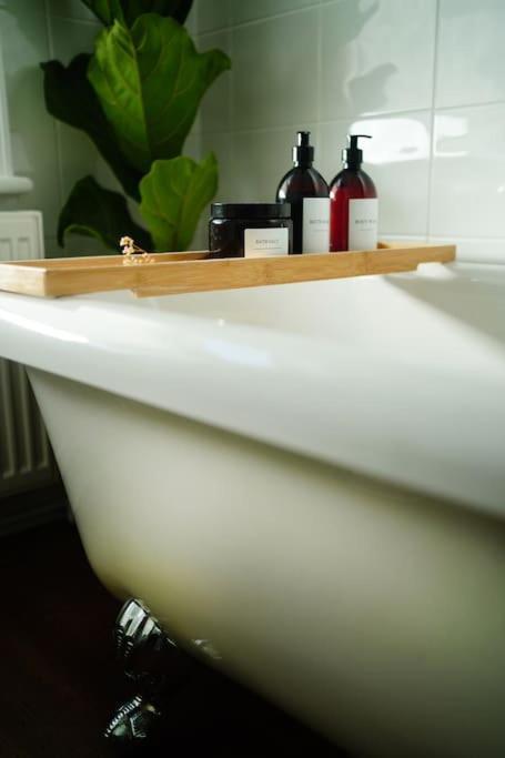 Northdene Cottage - Cosy Old Fisherman'S Cottage Two Mins From Sea - Free Parking - Wood Burning Stove - Roll Top Bath - Dog Friendly Дил Экстерьер фото