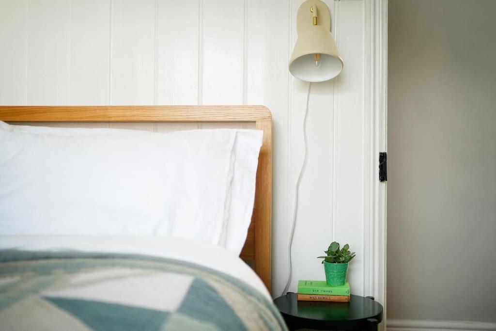 Northdene Cottage - Cosy Old Fisherman'S Cottage Two Mins From Sea - Free Parking - Wood Burning Stove - Roll Top Bath - Dog Friendly Дил Экстерьер фото